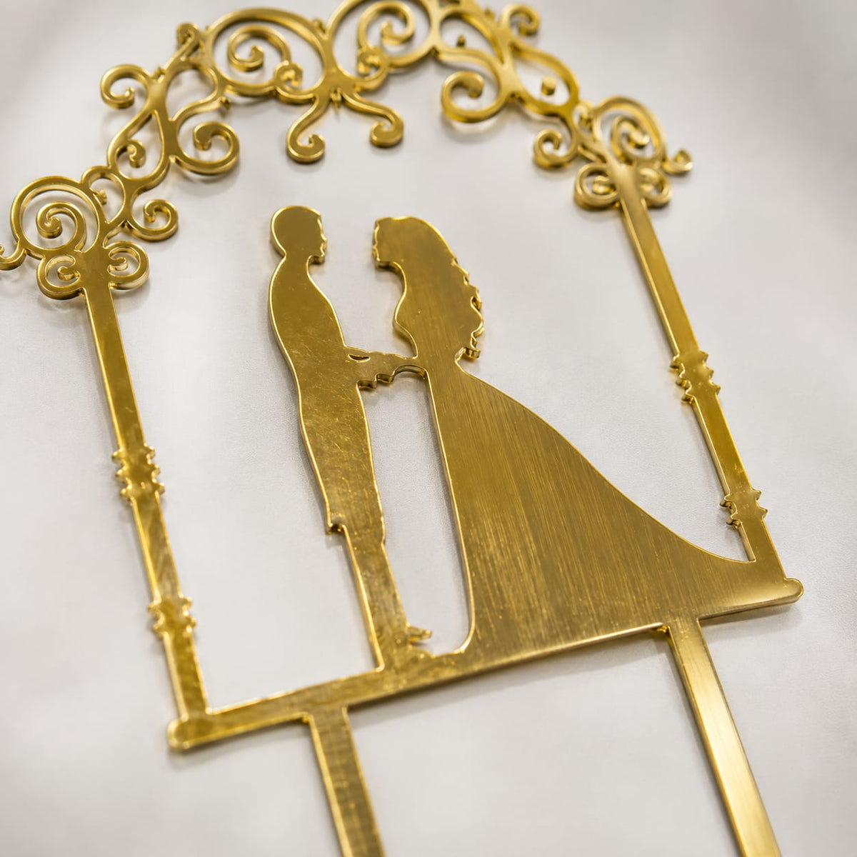 Golden Wedding Couple Cake Topper | Bride & Groom Cake Decoration for Wedding, Anniversary & Engagement